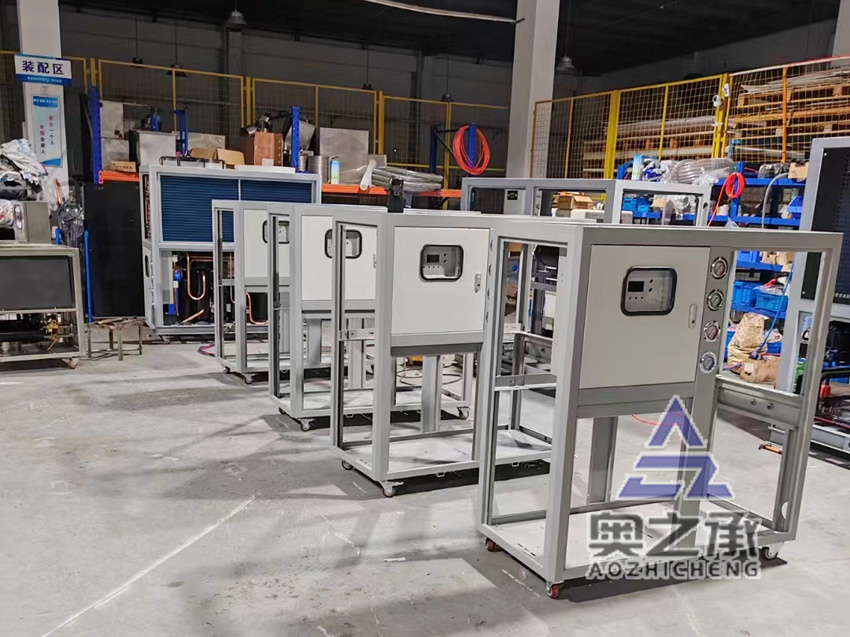 冷水機(jī)生成車間一角